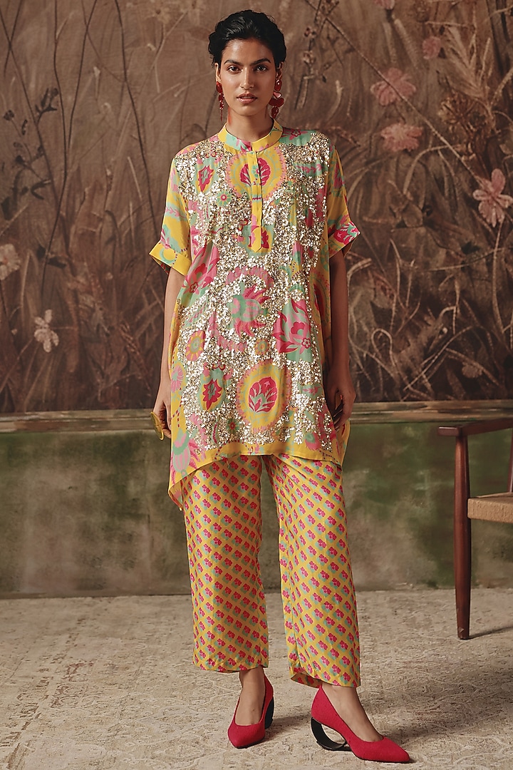 Yellow Silk Printed & Hand Embellished Kurta Set by Archana Shah at Pernia's Pop Up Shop