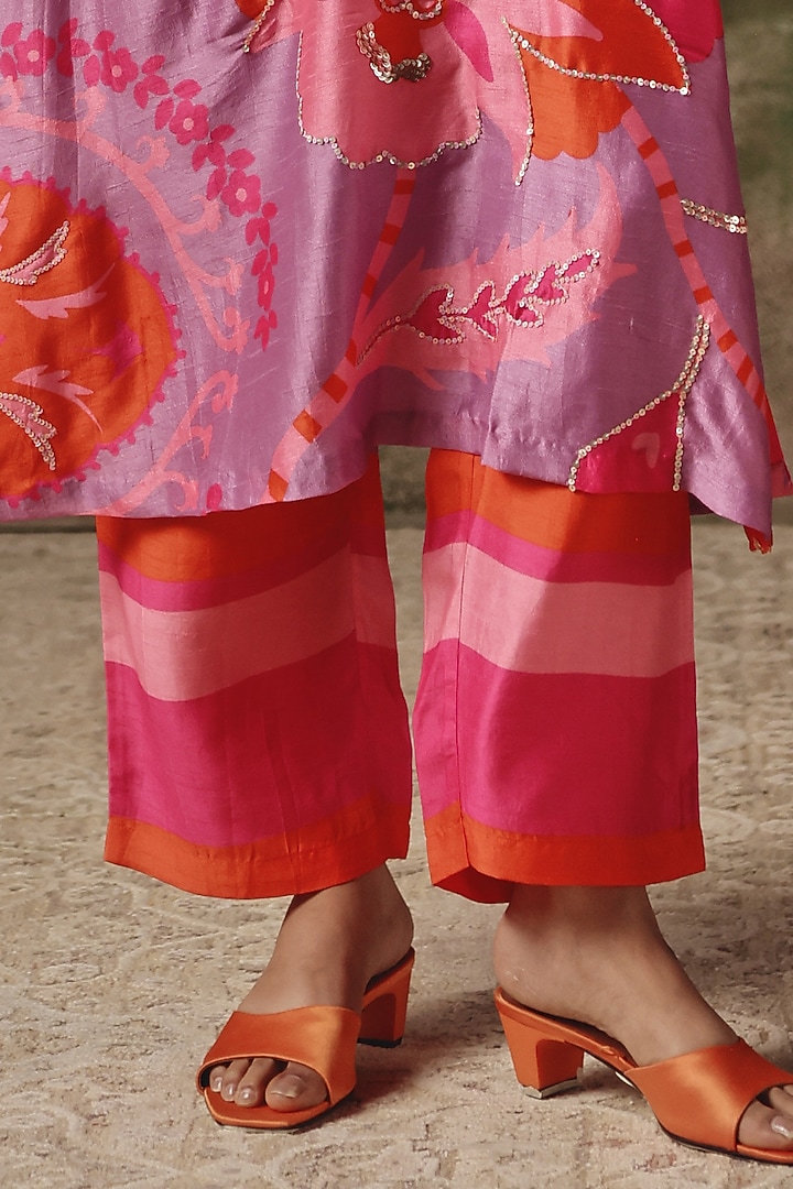 Lilac Silk Printed & Embellished Kurta Set by Archana Shah at Pernia's Pop Up Shop
