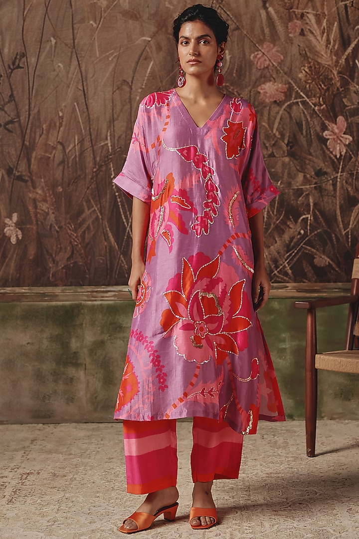 Lilac Silk Printed & Embellished Kurta Set by Archana Shah at Pernia's Pop Up Shop