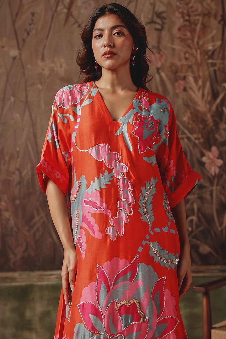 Scarlet Silk Printed & Embellished Kurta Set by Archana Shah at Pernia's Pop Up Shop