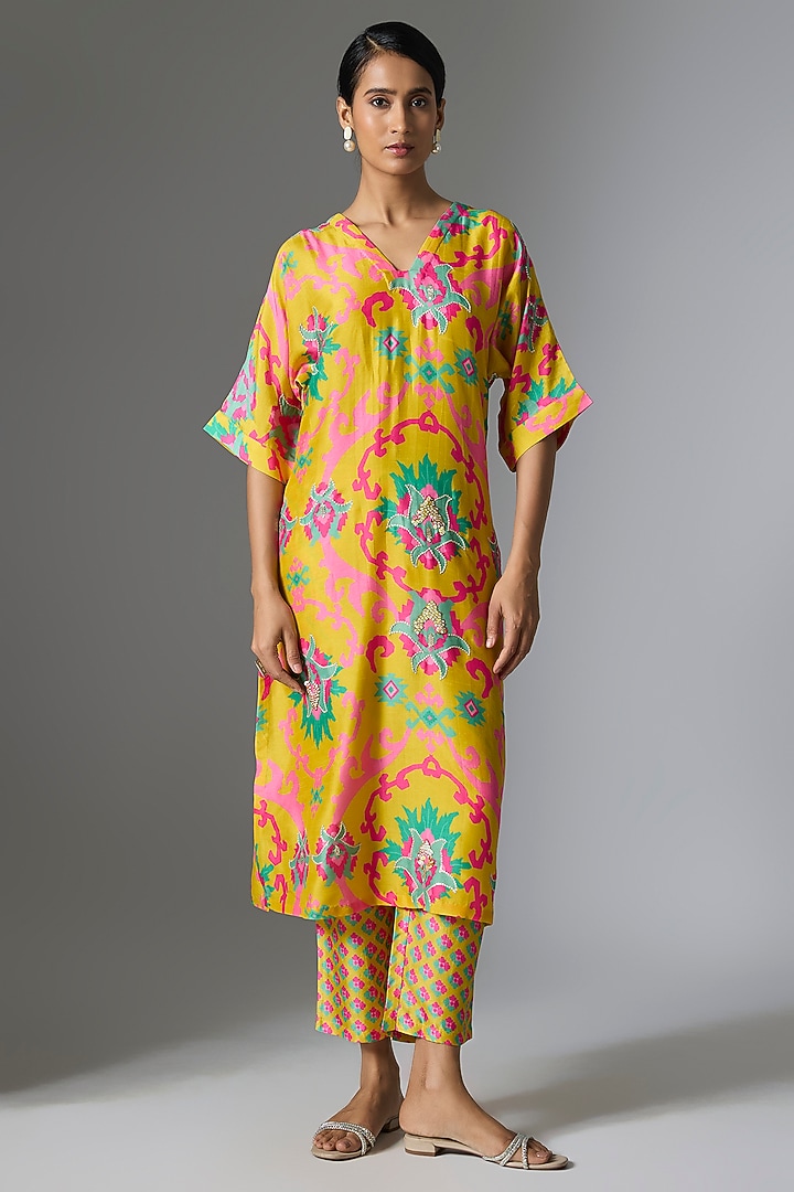 Yellow Silk Floral Printed Kurta Set by Archana Shah at Pernia's Pop Up Shop