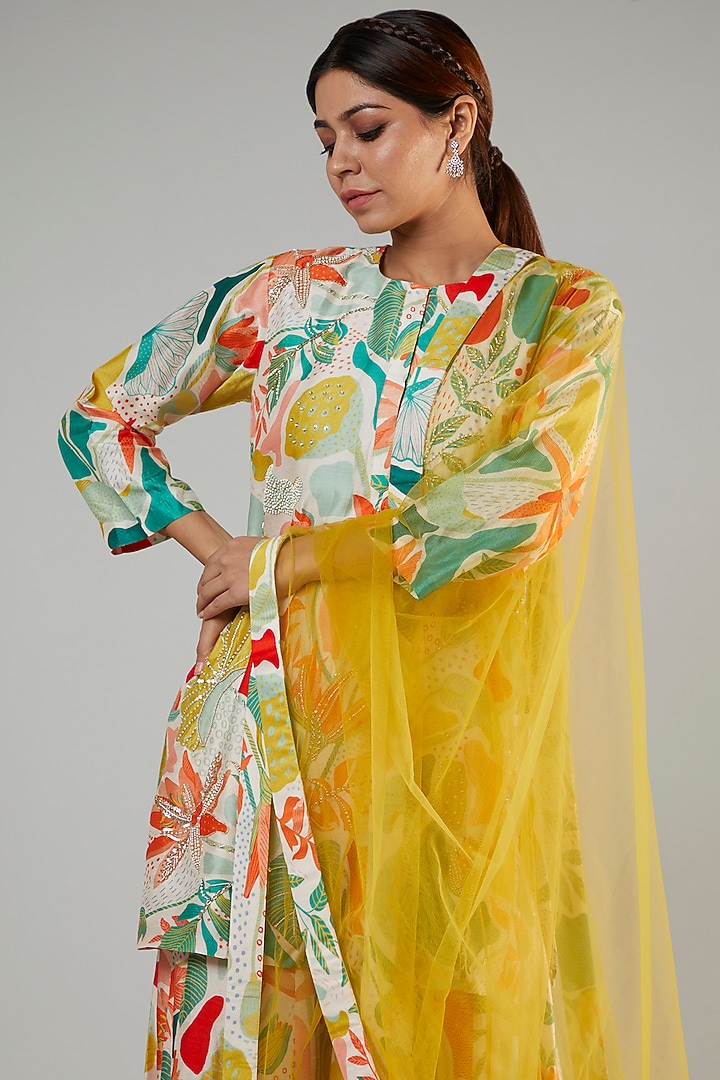 Ivory Silk & Bemberg Crepe Floral Printed Kurta Set by Archana Shah at Pernia's Pop Up Shop