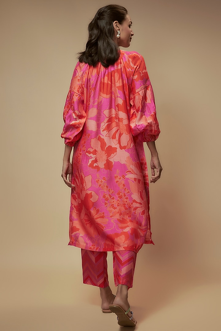 Fuchsia Bemberg Silk Digital Printed & Sequins Embroidered Kurta Set by Archana Shah at Pernia's Pop Up Shop