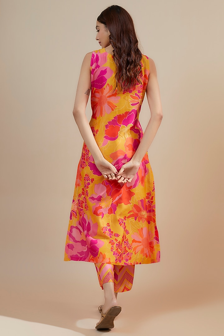 Yellow Bemberg Silk Printed & Sequins Hand Embroidered Kurta Set by Archana Shah at Pernia's Pop Up Shop