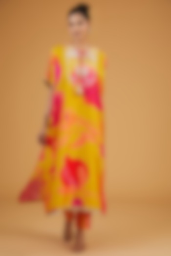 Yellow Bemberg Silk Printed & Embroidered Kurta Set by Archana Shah at Pernia's Pop Up Shop