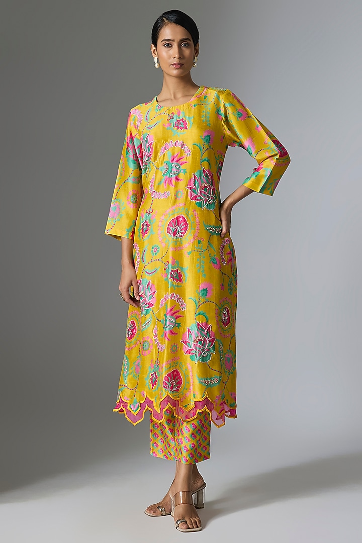 Yellow Silk Floral Printed Kurta Set by Archana Shah at Pernia's Pop Up Shop