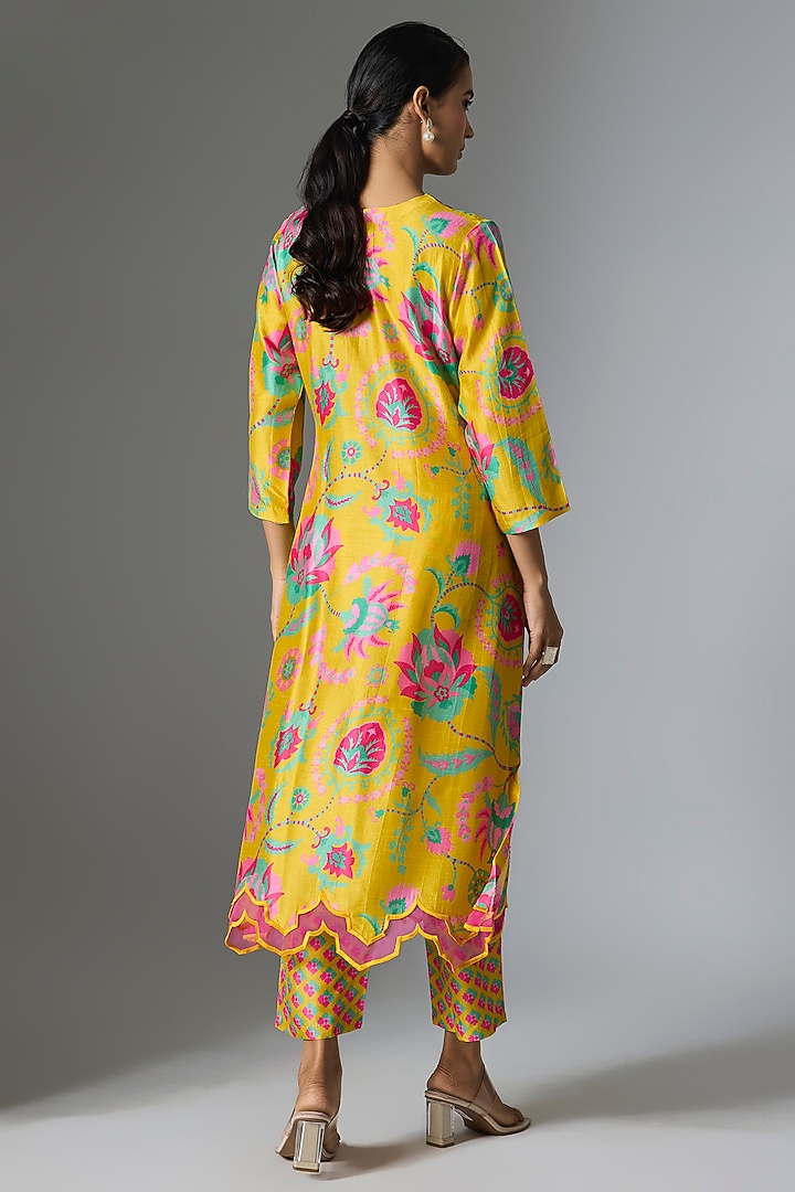 Yellow Silk Floral Printed Kurta Set by Archana Shah at Pernia's Pop Up Shop