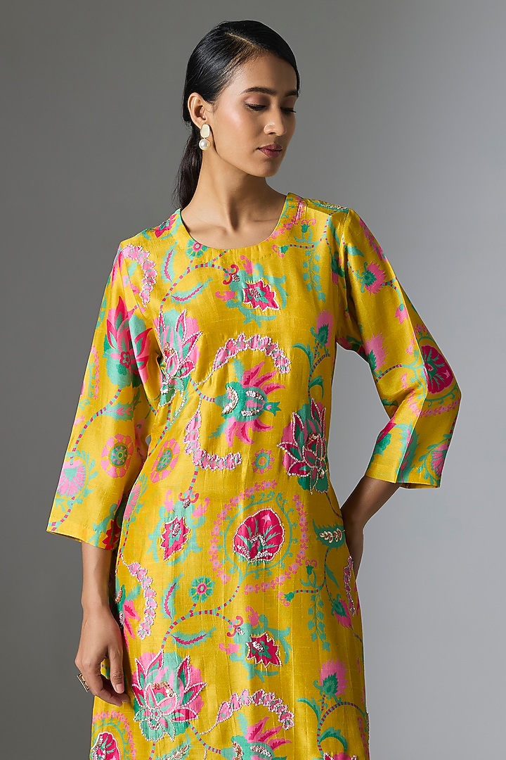 Yellow Silk Floral Printed Kurta Set by Archana Shah at Pernia's Pop Up Shop