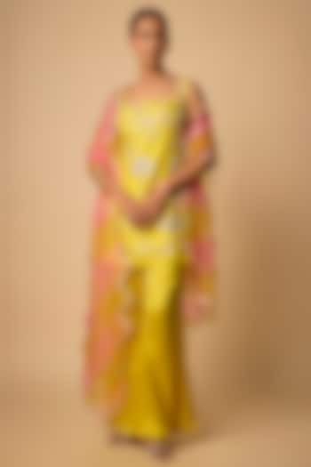 Yellow Silk Zari Embroidered Kurta Set by Archana Shah at Pernia's Pop Up Shop