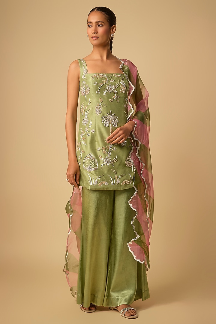 Green Silk Zari Embroidered Kurta Set by Archana Shah at Pernia's Pop Up Shop