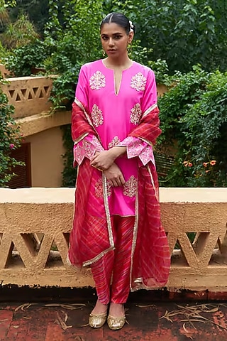 Dahlia Pink Habutai Silk Zardosi Embellished Kurta Set by Archana Shah