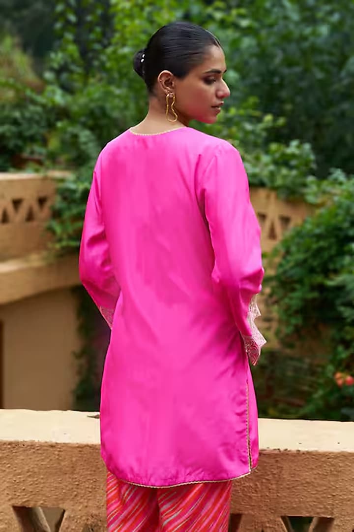 Dahlia Pink Habutai Silk Zardosi Embellished Kurta Set by Archana Shah at Pernia's Pop Up Shop
