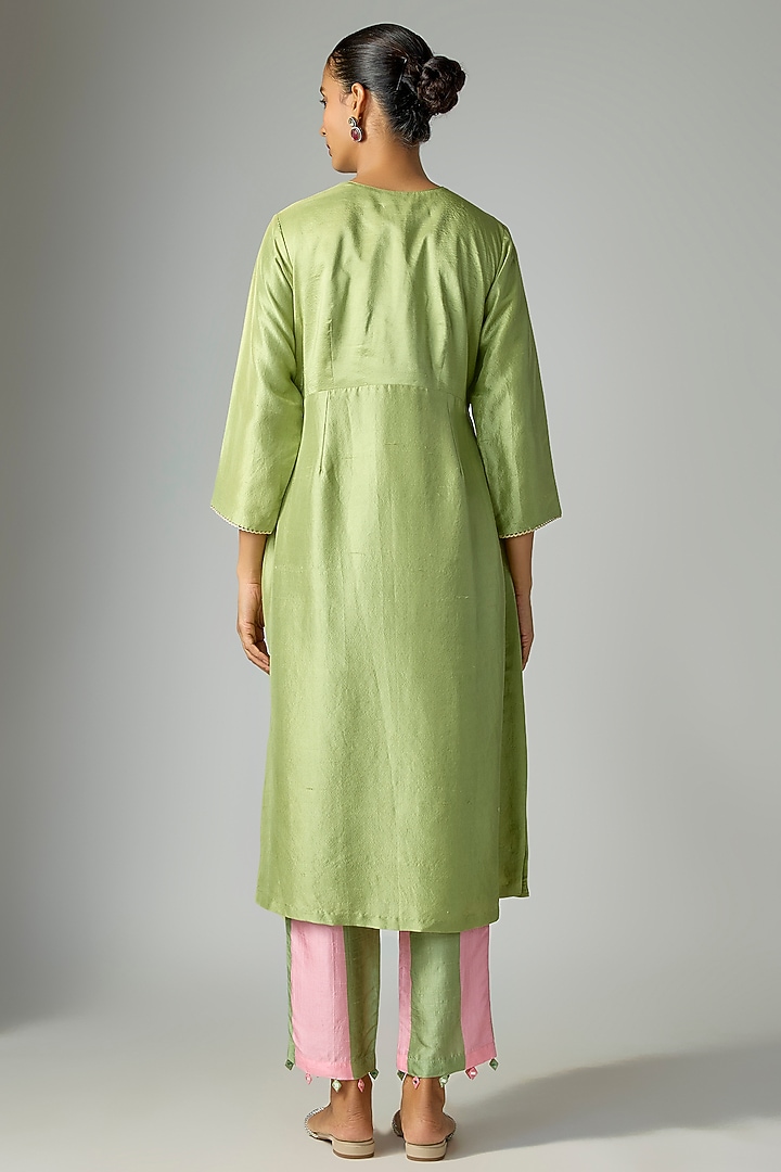 Green Silk Embroidered Kurta Set by Archana Shah at Pernia's Pop Up Shop