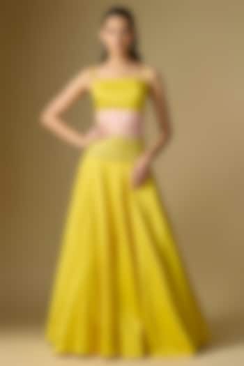 Yellow Silk Zari Embellished Skirt Set by Archana Shah at Pernia's Pop Up Shop