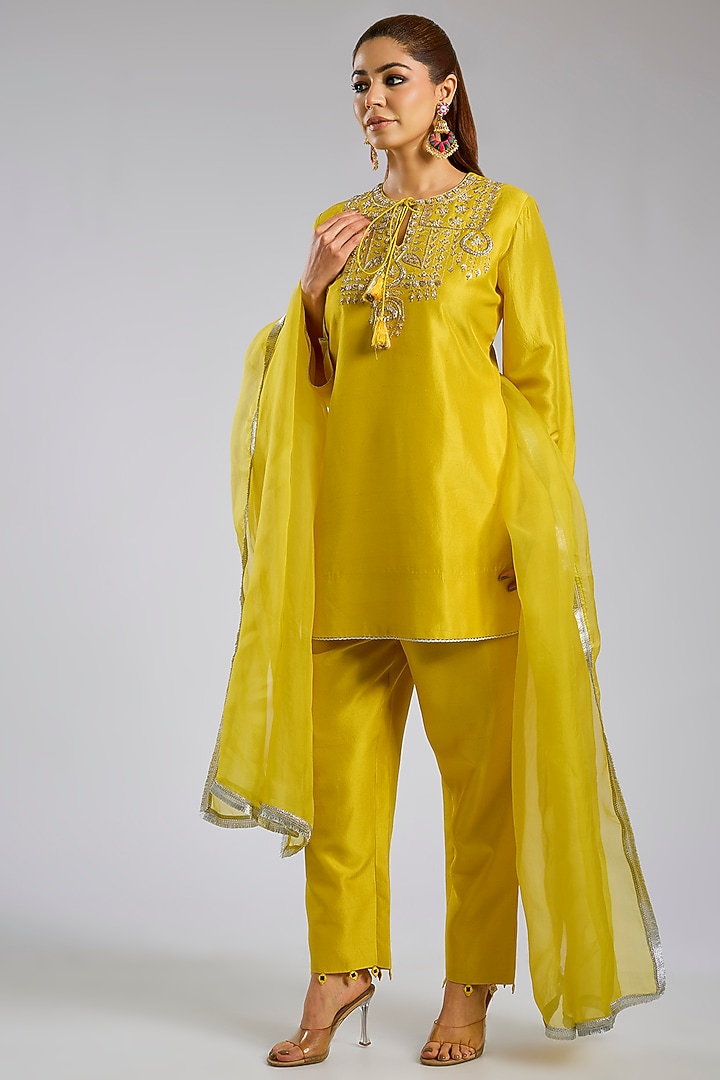 Yellow Silk Short Kurta Set by Archana Shah at Pernia's Pop Up Shop