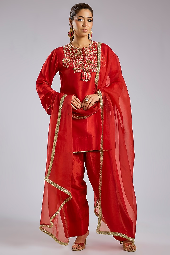 Red Silk Short Kurta Set by Archana Shah at Pernia's Pop Up Shop