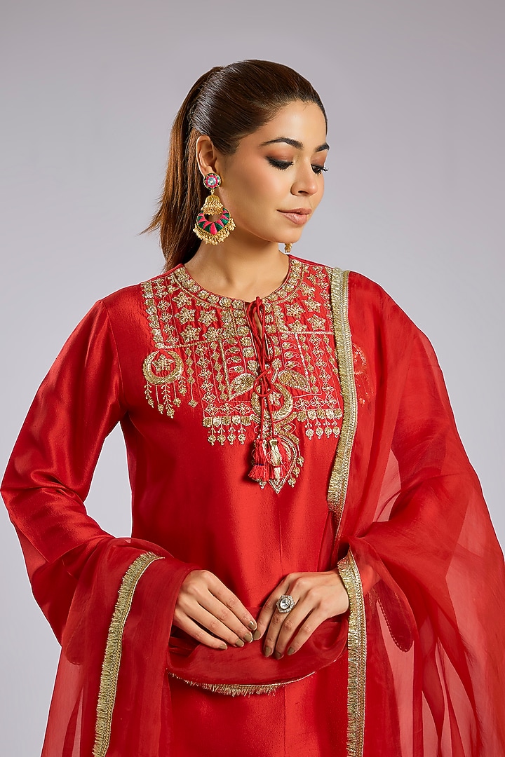Red Silk Short Kurta Set by Archana Shah at Pernia's Pop Up Shop