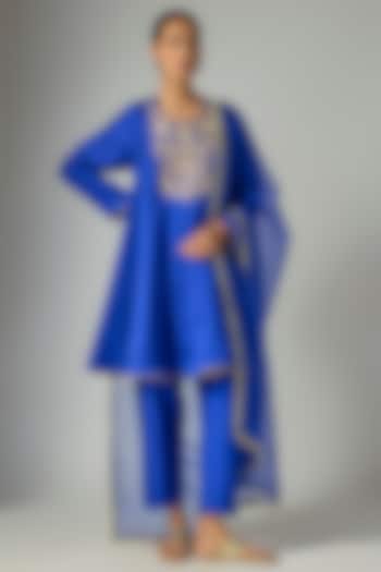 Blue Silk Embroidered Kurta Set by Archana Shah at Pernia's Pop Up Shop