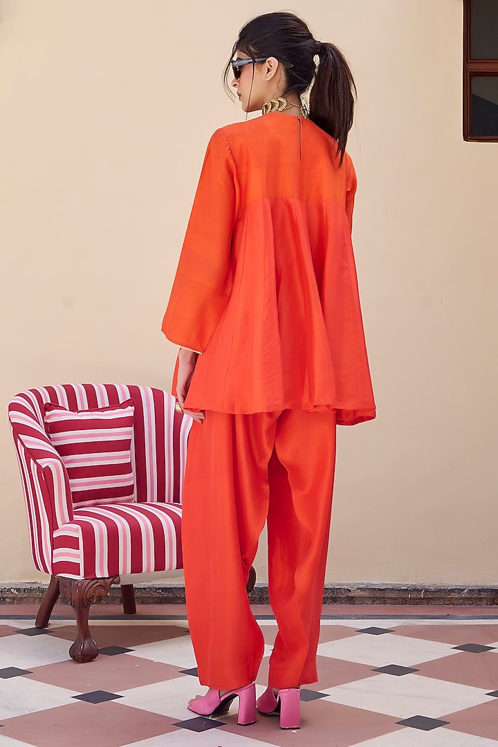 Orange Silk Zari Embroidered Kurta Set by Archana Shah at Pernia's Pop Up Shop