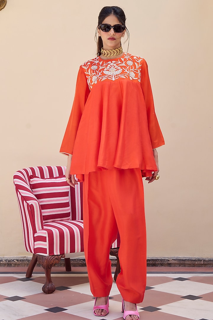 Orange Silk Zari Embroidered Kurta Set by Archana Shah at Pernia's Pop Up Shop