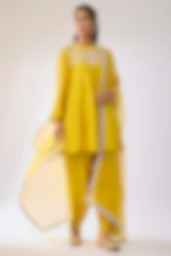 Yellow Silk Kurta Set by Archana Shah at Pernia's Pop Up Shop