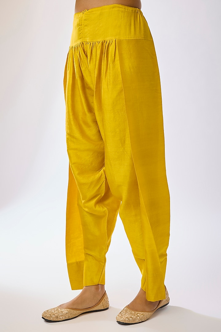 Yellow Silk Kurta Set by Archana Shah at Pernia's Pop Up Shop
