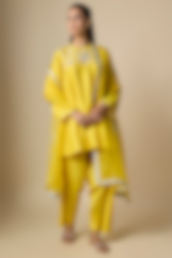 Yellow Silk Kurta Set by Archana Shah at Pernia's Pop Up Shop