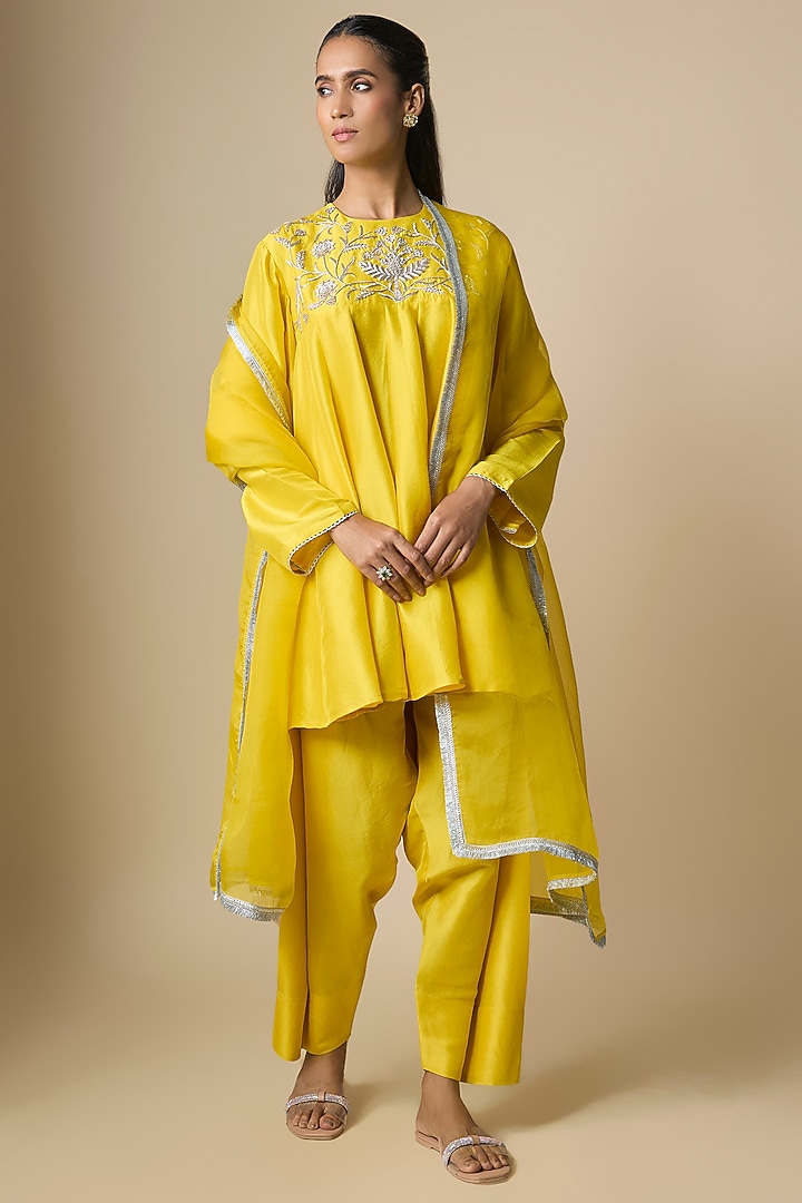 Yellow Silk Kurta Set by Archana Shah at Pernia's Pop Up Shop