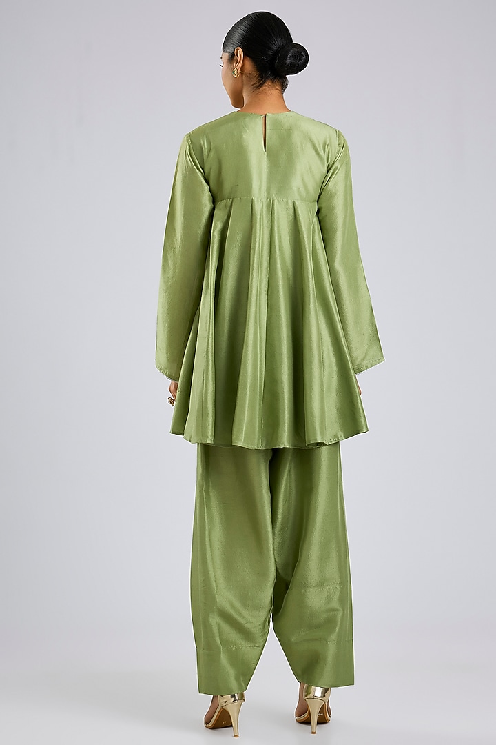 Green Silk Kurta Set by Archana Shah at Pernia's Pop Up Shop
