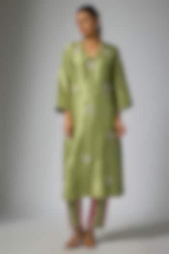 Green Silk Zari Embroidered Kurta Set by Archana Shah at Pernia's Pop Up Shop