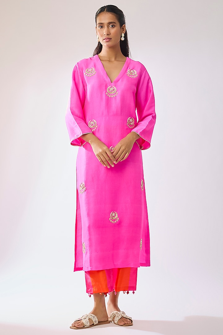 Pink Silk Mirror Embroidered Kurta Set by Archana Shah at Pernia's Pop Up Shop