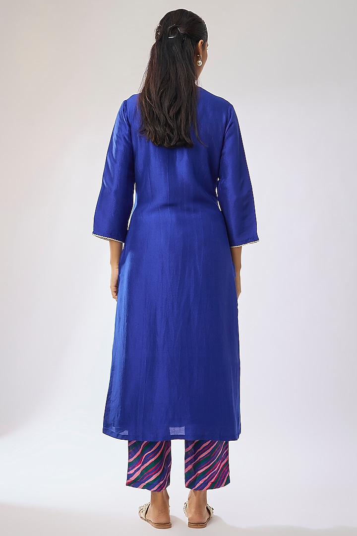 Blue Silk Mirror Embroidered Kurta Set by Archana Shah at Pernia's Pop Up Shop