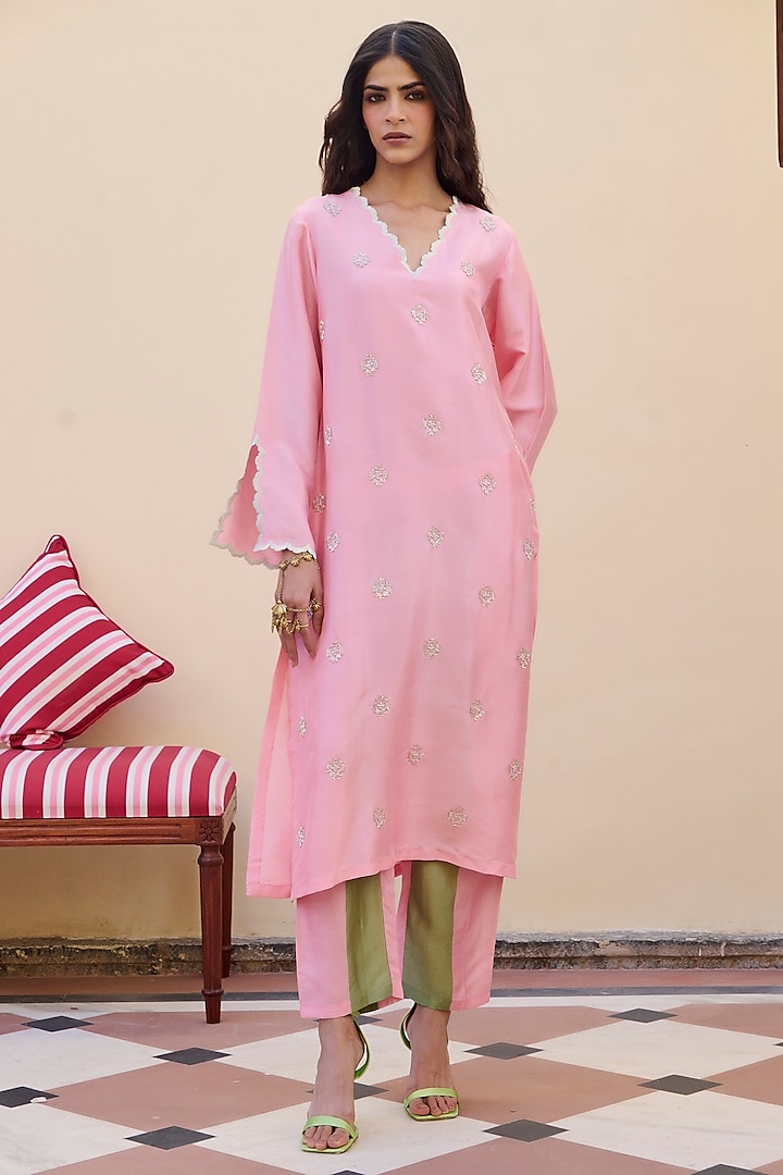 Light Pink Silk Boota Embroidered Kurta Set by Archana Shah at Pernia's Pop Up Shop