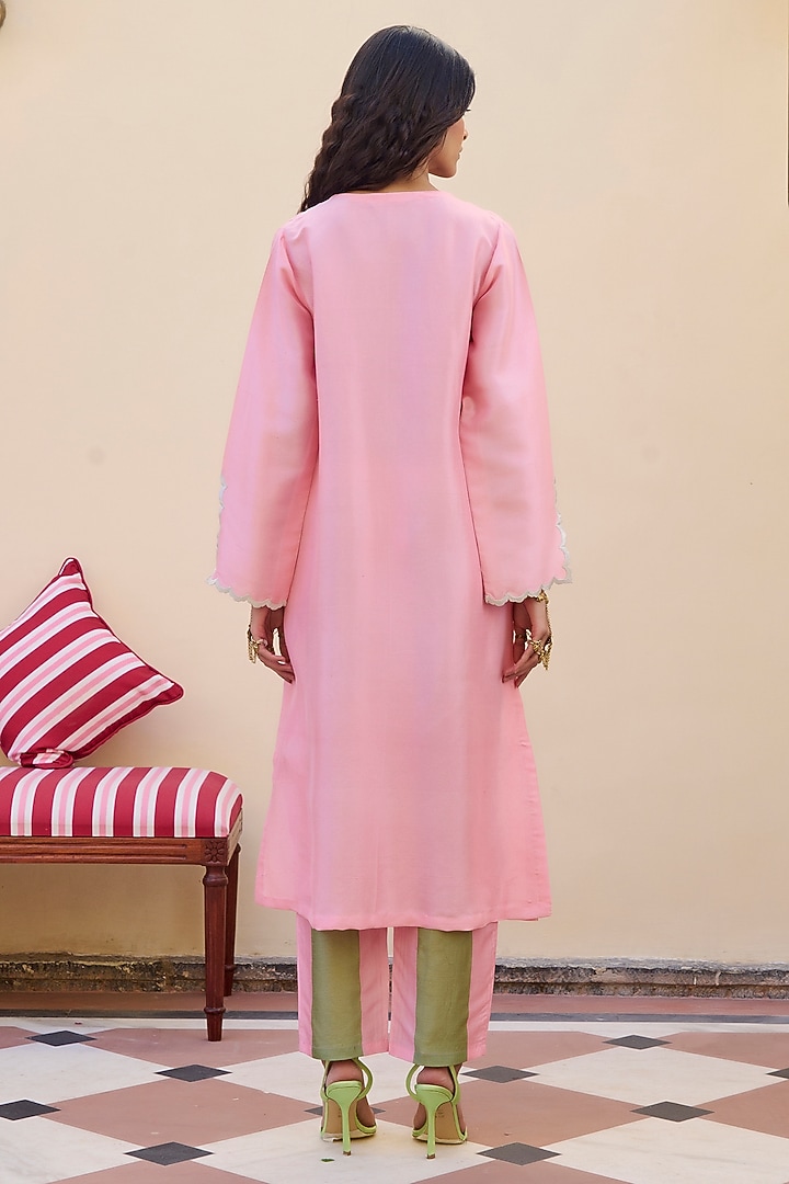 Light Pink Silk Boota Embroidered Kurta Set by Archana Shah at Pernia's Pop Up Shop