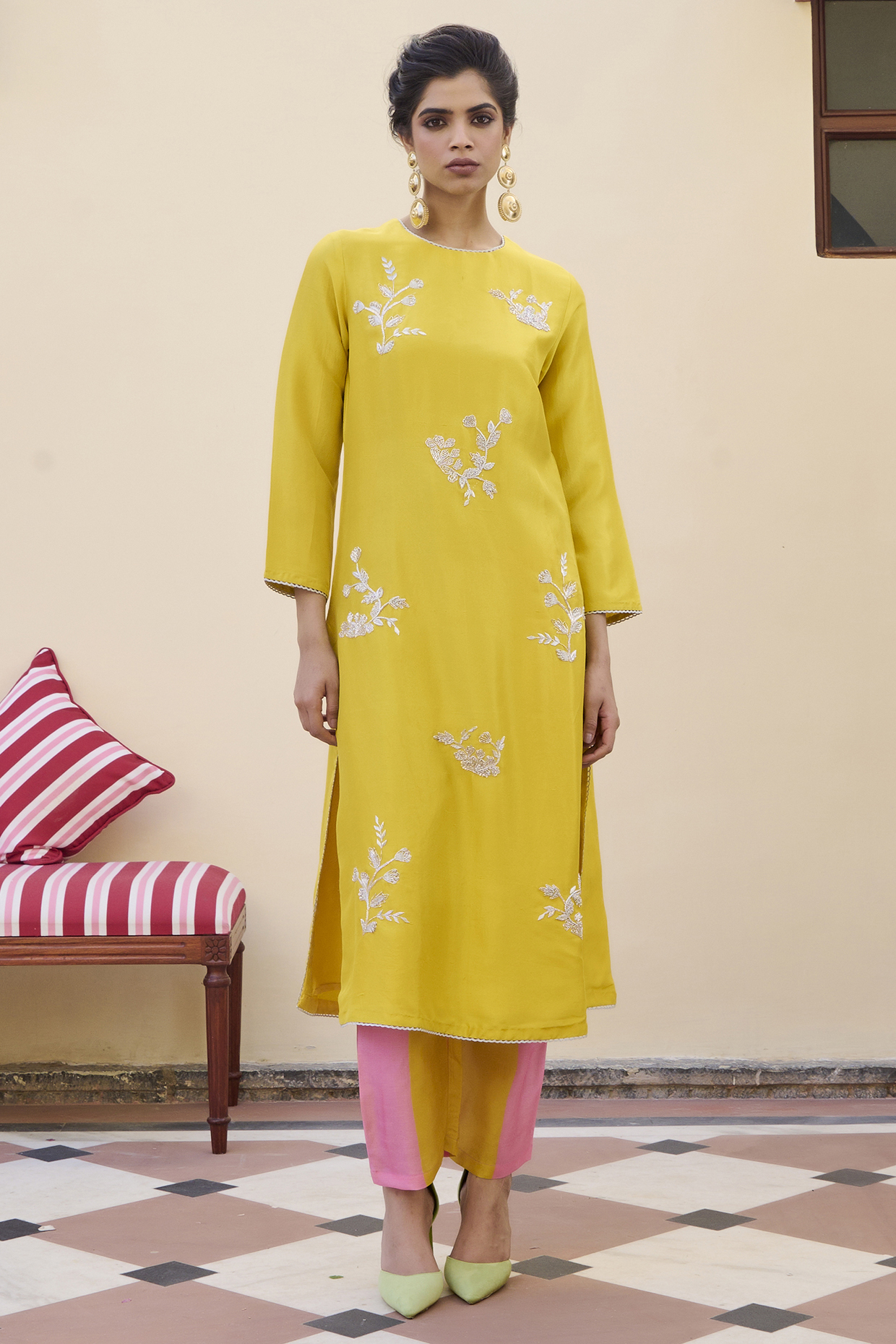 Yellow Silk Boota Embroidered Kurta Set by Archana Shah at Pernia's Pop Up Shop