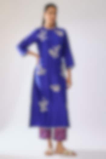 Blue Silk Floral Boota Embroidered Kurta Set by Archana Shah at Pernia's Pop Up Shop