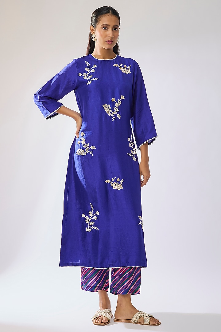 Blue Silk Floral Boota Embroidered Kurta Set by Archana Shah at Pernia's Pop Up Shop