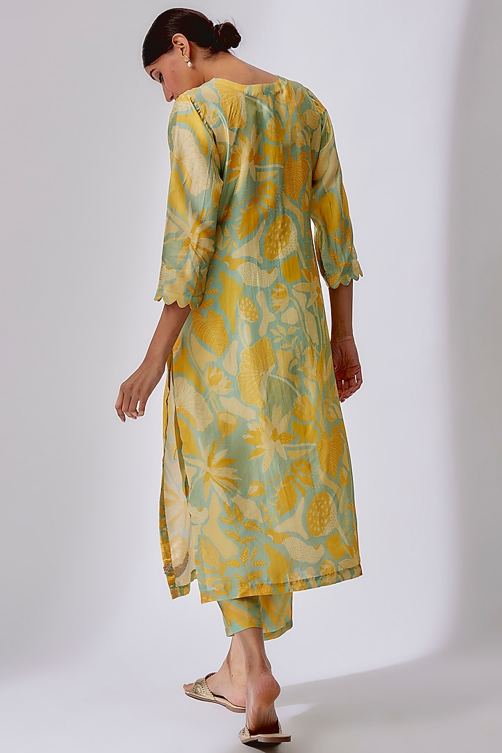 Yellow Bemberg Silk Printed Kurta Set by Archana Shah at Pernia's Pop Up Shop