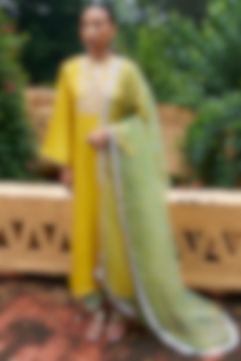 Yellow Silk Zardosi Work Kurta Set by Archana Shah at Pernia's Pop Up Shop