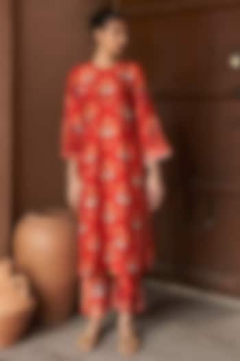 Red Bemberg Silk Digital Printed Kurta Set by Archana Shah at Pernia's Pop Up Shop