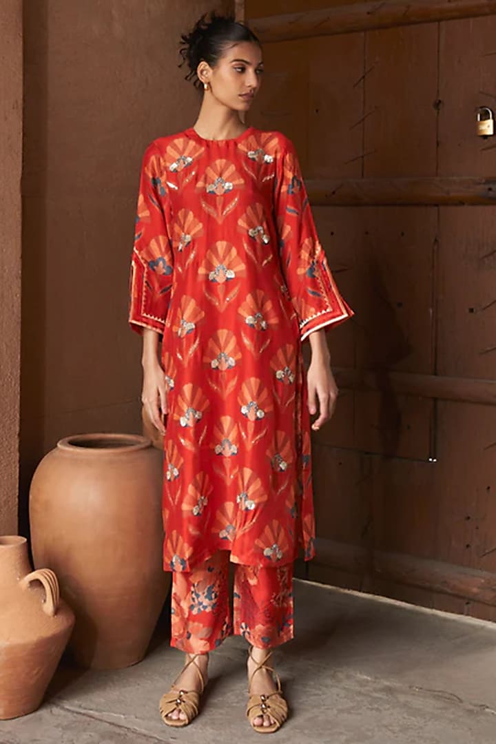 Red Bemberg Silk Digital Printed Kurta Set by Archana Shah at Pernia's Pop Up Shop