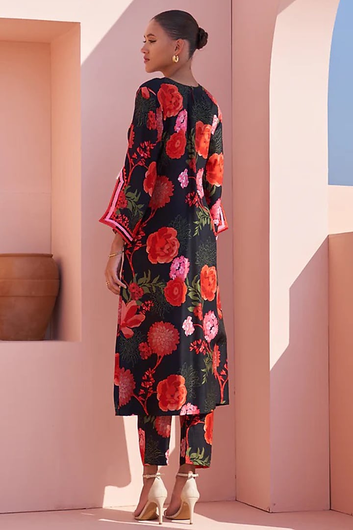 Black Bemberg Silk Digital Printed & Hand Embroidered Kurta Set by Archana Shah at Pernia's Pop Up Shop