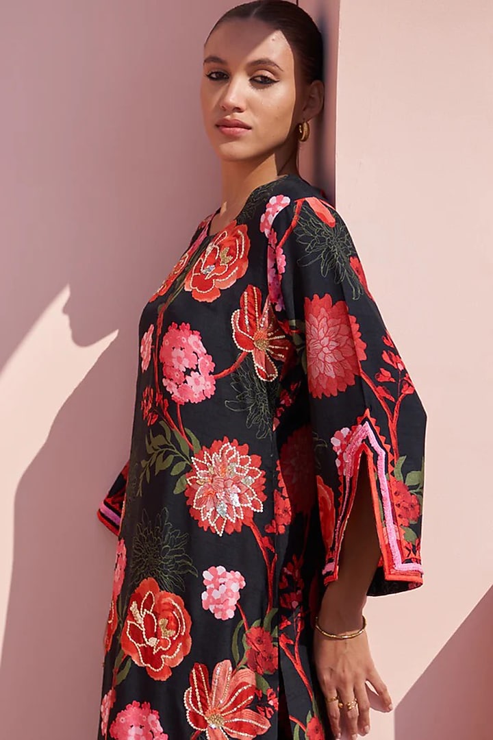 Black Bemberg Silk Digital Printed & Hand Embroidered Kurta Set by Archana Shah at Pernia's Pop Up Shop