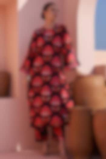 Black Bemberg Silk Digital Printed & Hand Embroidered Kurta Set by Archana Shah at Pernia's Pop Up Shop