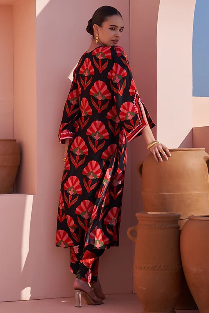 Black Bemberg Silk Digital Printed & Hand Embroidered Kurta Set by Archana Shah at Pernia's Pop Up Shop