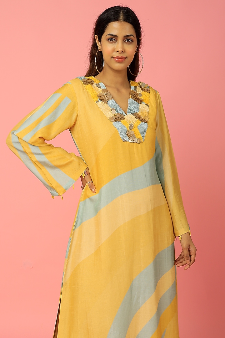 Yellow Embroidered Tunic by Archana Shah at Pernia's Pop Up Shop