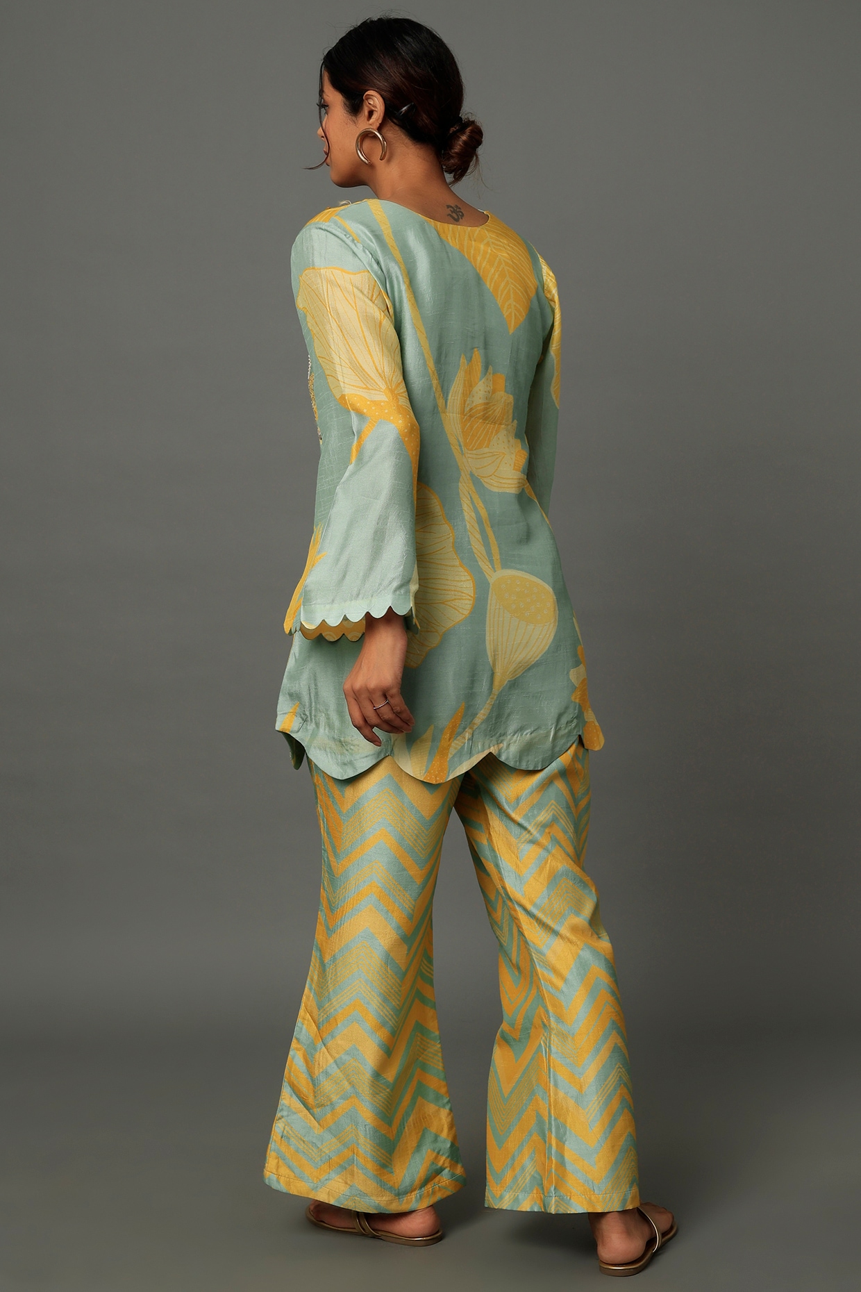 Hina Khan in Kalki Apricot Orange Short Kurta Suit In Cotton Silk With  Flared Palazzo Pants | Heavy dresses, Designer dresses indian, Fancy dresses