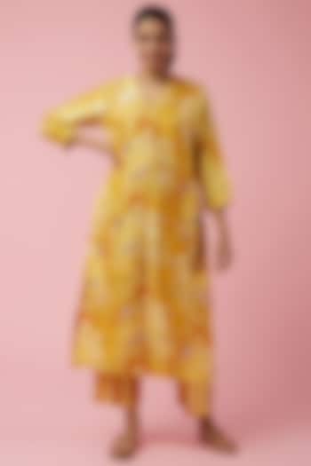 Yellow Floral Printed Kurta Set by Archana Shah at Pernia's Pop Up Shop