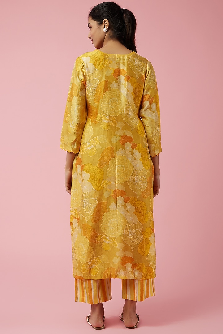 Yellow Floral Printed Kurta Set by Archana Shah at Pernia's Pop Up Shop