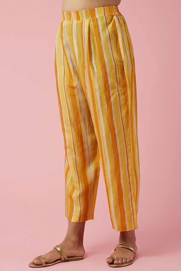 Yellow Floral Printed Kurta Set by Archana Shah at Pernia's Pop Up Shop